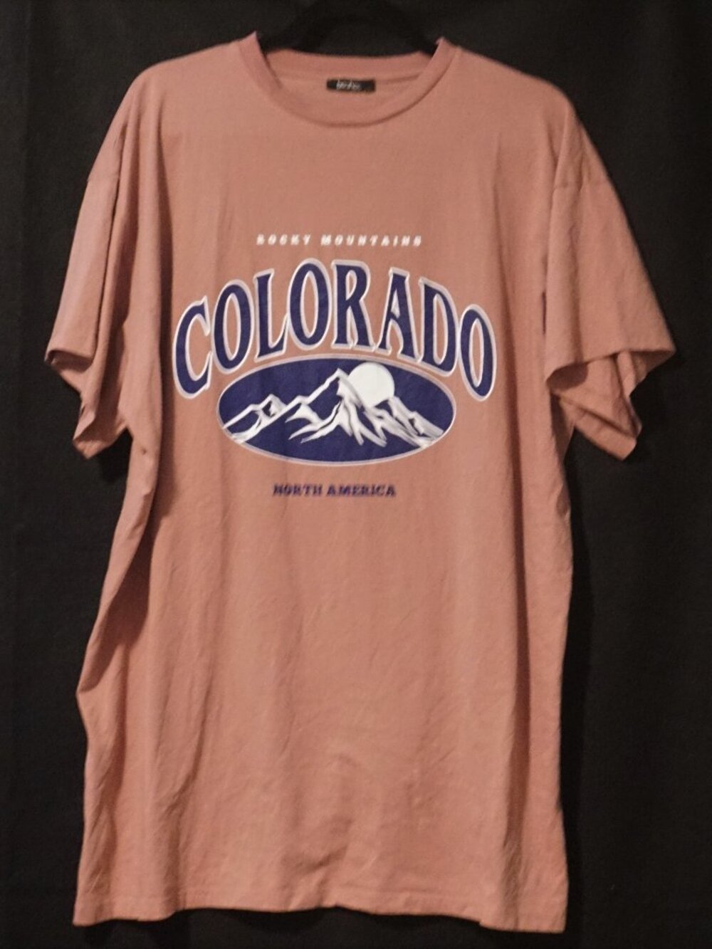 Boohoo Colorado Oversized Graphic Tee Lilac Rose with Navy Men’s Large